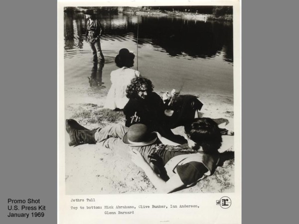 PRESS PHOTO