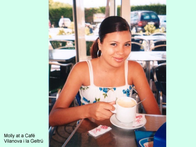 MOLLY AT A CAF�