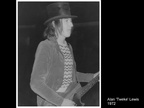 TWEKE ONSTAGE